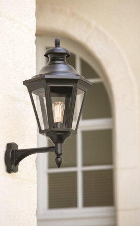 Louis XIII 04 | Wandleuchte – klassische Außenbeleuchtung mit ausgewogener Präsenz von Roger Pradier